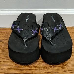 Platform flip flops w/purple crisscross detail